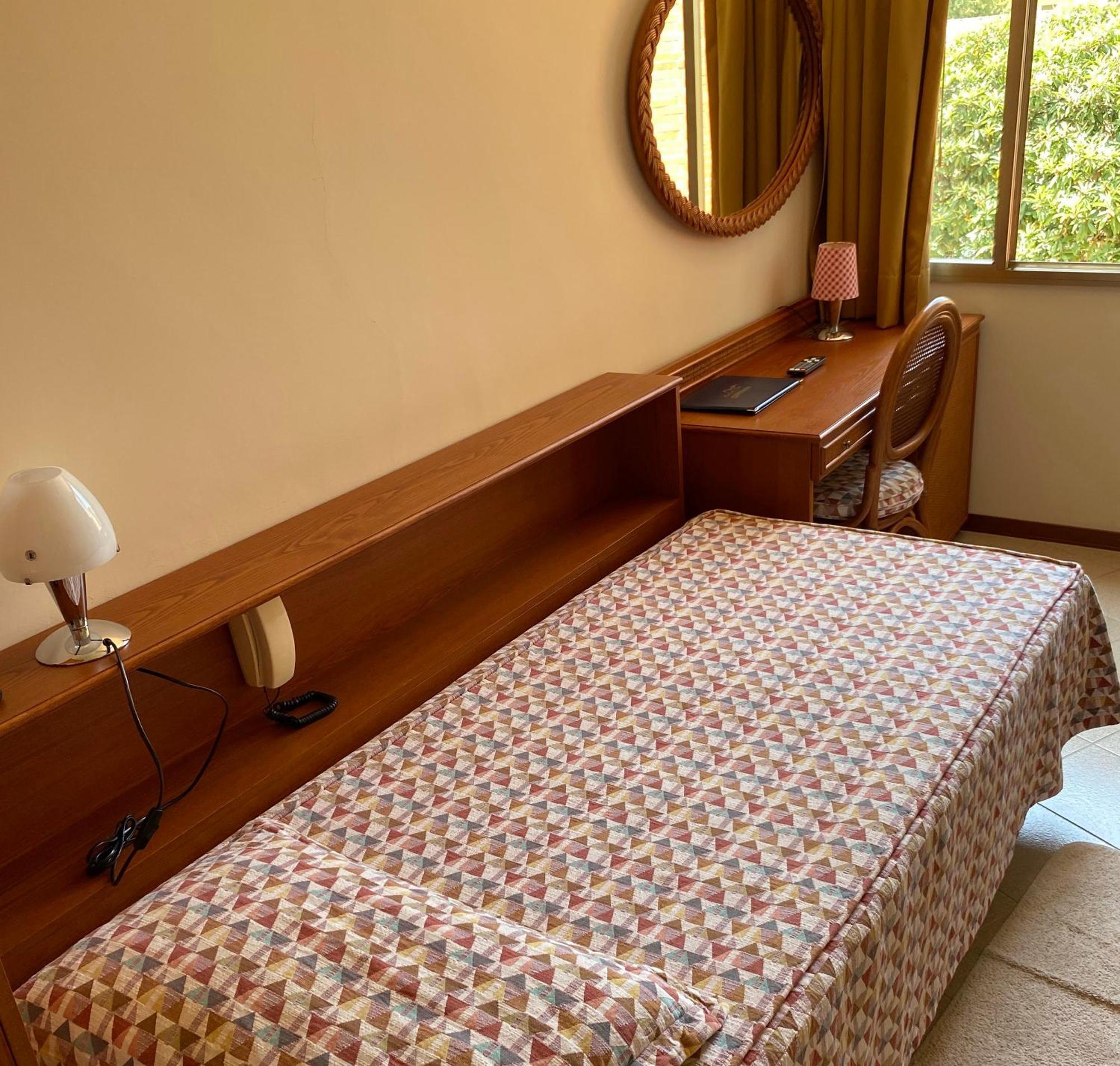 Hotel Gabbiano - Garda Lake Collection Buitenkant foto