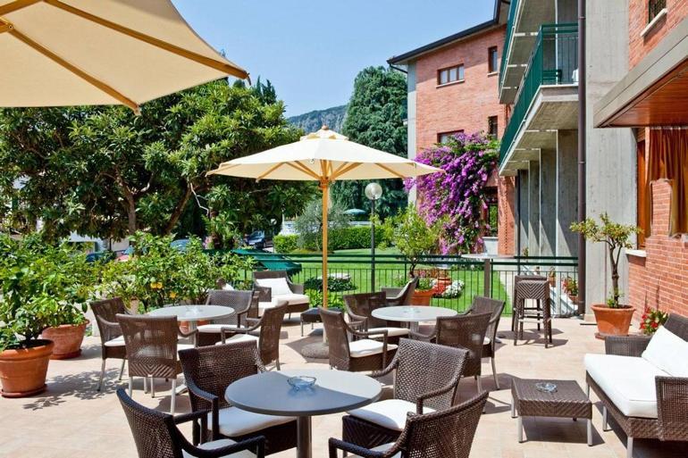 Hotel Gabbiano - Garda Lake Collection Buitenkant foto