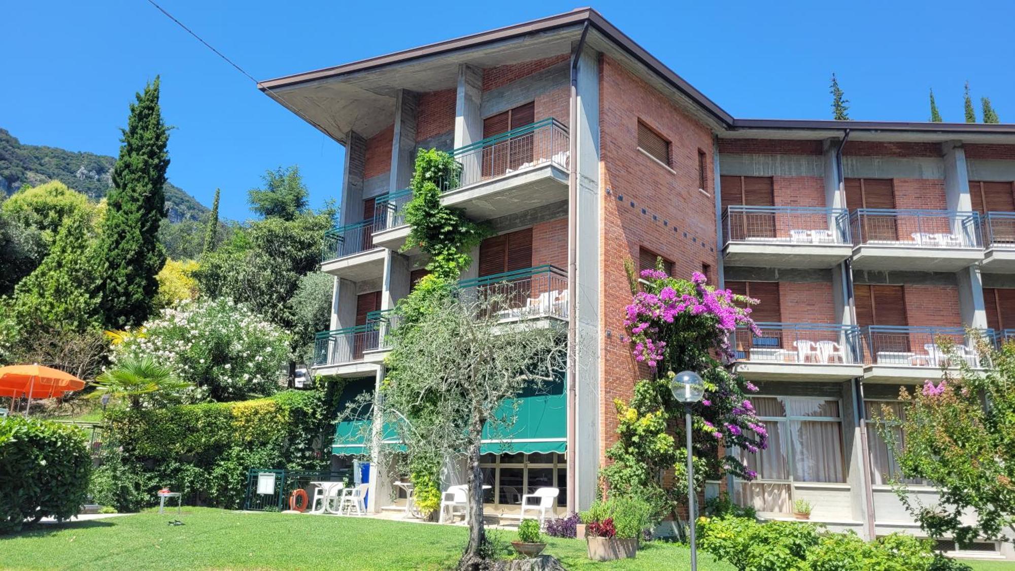 Hotel Gabbiano - Garda Lake Collection Buitenkant foto